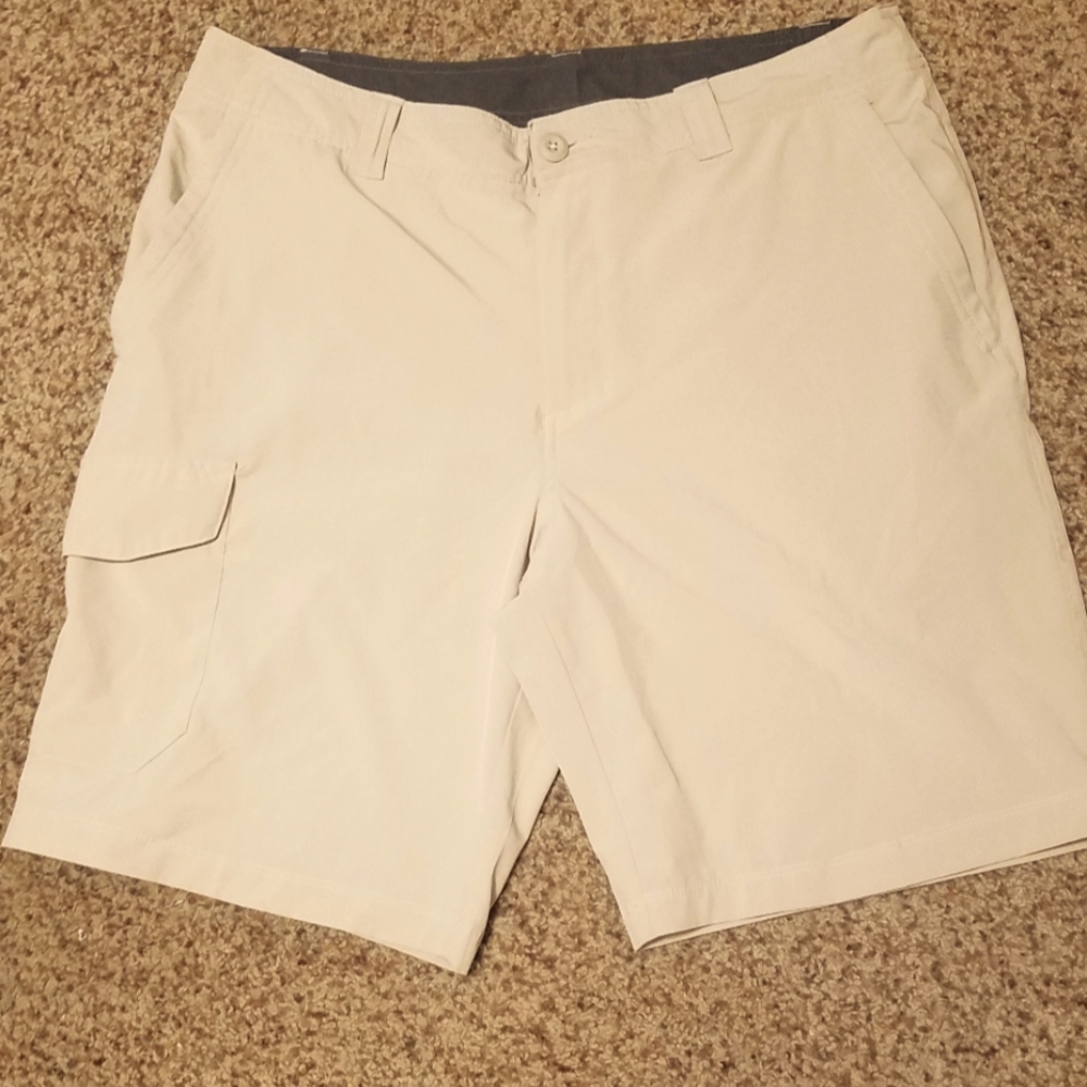 Columbia Men's Cream Shorts Size 34